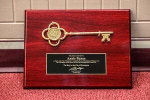 Key To The City Presentation To Annie Bynoe N 0444